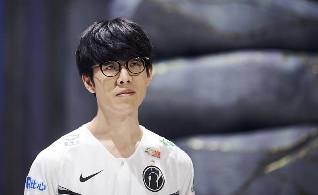 YSKM ：输给WE后大家一起喝酒复盘