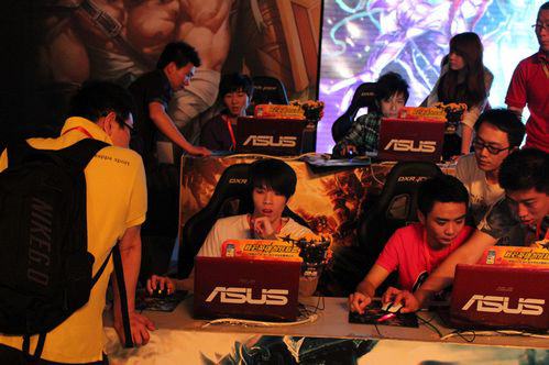 LPL女主持人希然晒照：一会赛前发布会见勒