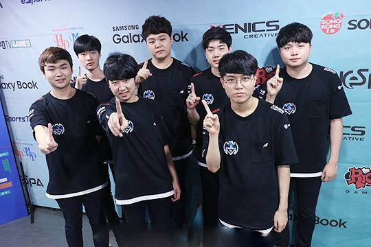 Spirit 击败 Mouz 进入 BLAST Bounty Fall 2025 总决赛