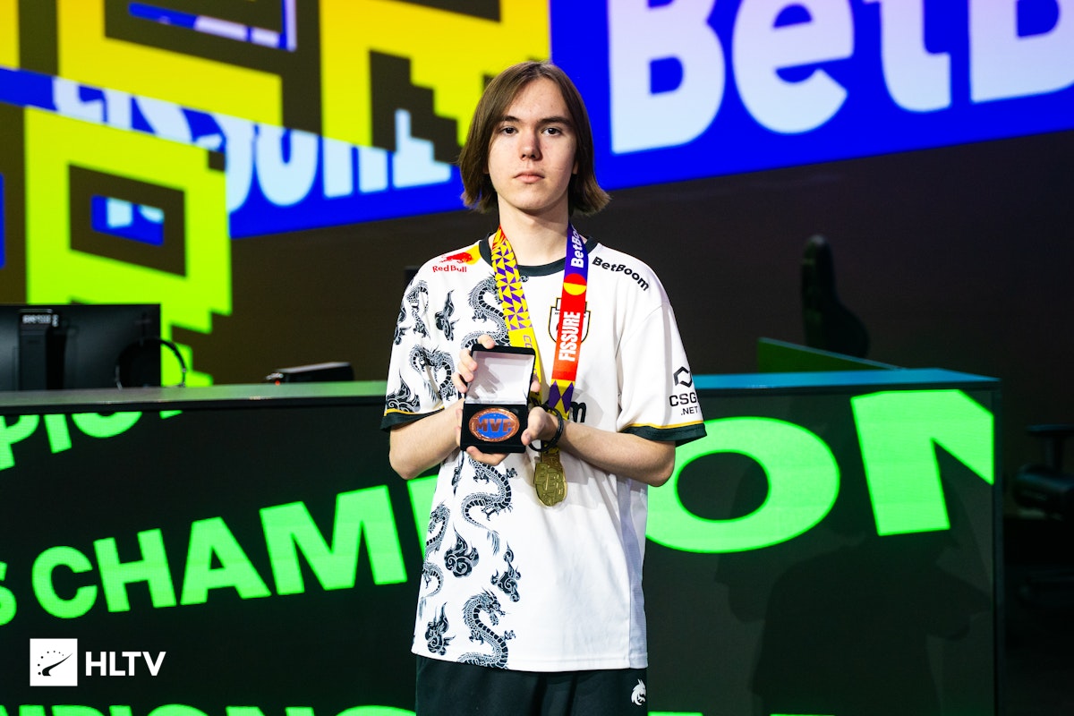 短筹码（10BB）生存法则：Push／Fold 图表实战指南。（10BB短码生存策略：Push／Fold图表实战指南）